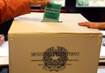 Operazioni di voto in un seggio di Bologna per le elezioni regionali in Emilia-Romagna (ANSA)