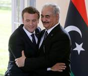 Il doppio gioco di Macron in