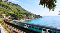 Treno fermo vicino al confine di Ventimiglia, avrebbe travolto un ...