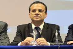 Sindaco Messina contro Conte: Macch soldi,  gioco delle tre carte
