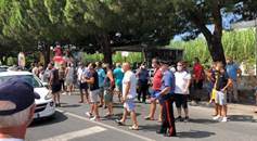 La protesta di alcuni residenti  ANSA