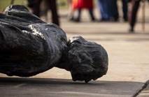 https://www.ildubbio.news/ildubbio/news/wp-content/uploads/sites/4/2020/06/US-PROTESTERS-TEAR-DOWN-CHRISTOPHER-COLUMBUS-STATUE-OUTSIDE-MINN.jpg