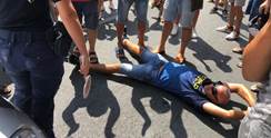 Protesta sulla statale SS 18 ad Amantea (Cosenza)per l'arrivo di 13 migranti positivi al Covid 19, sbarcati...