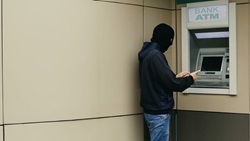 prelievo abusivo al bancomat