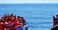 Coronavirus, decreto firmato da 4 ministri: Italia non  pi un porto sicuro. Migranti da portare nei paesi delle navi che li soccorrono
