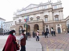 Il coronavirus affossa le Borse, Milano maglia nera (-4,5%) e lo spread sale