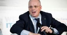 Coronavirus, Walter Ricciardi (Oms): “Italia ha sbagliato a chiudere i voli dalla Cina, non serve se si può comunque arrivare con gli scali”