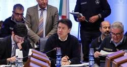 La riunione del governo che ha deciso le nuove misure di contenimento del coronavirus in Italia (Ansa) 