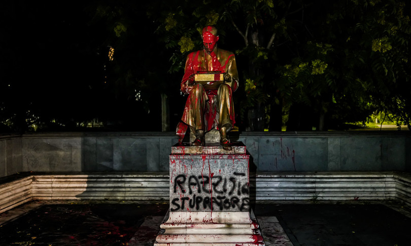 Sala statua Montanelli deve rimanere li