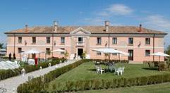 Villa Anconetta vive la difficile convivenza con il vicino centro migranti