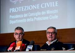 Il capo della protezione civile Angelo Borrelli con il presidente dell'Istituto Superiore di Sanita' (Iss) Silvio Brusaferro, durante il punto stampa per l'emergenza Coronavirus, (ANSA)