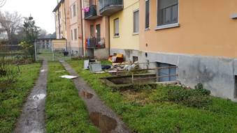 Getta i mobili dal balcone: Cos il trasloco non  faticoso - Prima ...