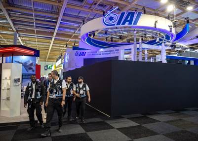 Stand israeliani oscurati al Salone aeronautico di Parigi. Ira di Tel Aviv: Scandaloso
