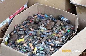 Risultato immagine per discarica di batterie di telefonioni