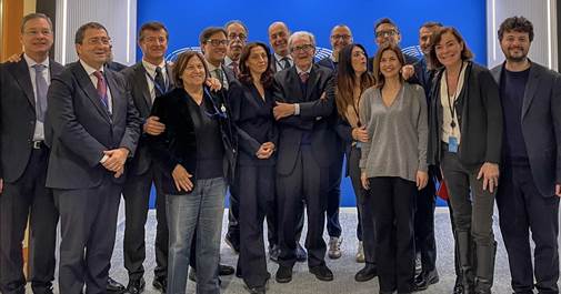"Fate la morale e poi...". Il Pd fa quadrato su Prodi, militanti infuriati | <span style=color: rgb(153, 0, 0);>FOTO</span>