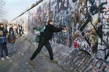 Risultato immagine per caduta del muro di Beerlino