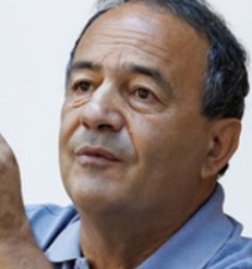 Immagine che contiene Viso umano, persona, Fronte, ruga

Il contenuto generato dall'IA potrebbe non essere corretto.