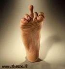 http://1.bp.blogspot.com/_G10payIP1sE/TEiAK8A32OI/AAAAAAAAGWQ/FKKqU10ttYY/s1600/DitoMedioPiede.jpg